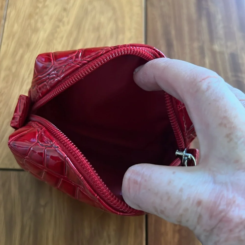 Guess small cosmetic bag and key chain